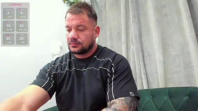 musclemonster31 online show from February 24, 2025, 5:43 am