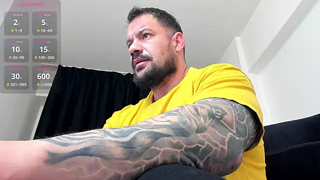 musclemonster31 online show from May 4, 2026, 3:13 am
