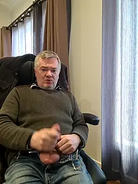 Snapshot of MichOxxford chatting on September 29, 2025, 6:51 am MichOxxford online show from September 29, 2025, 6:51 am