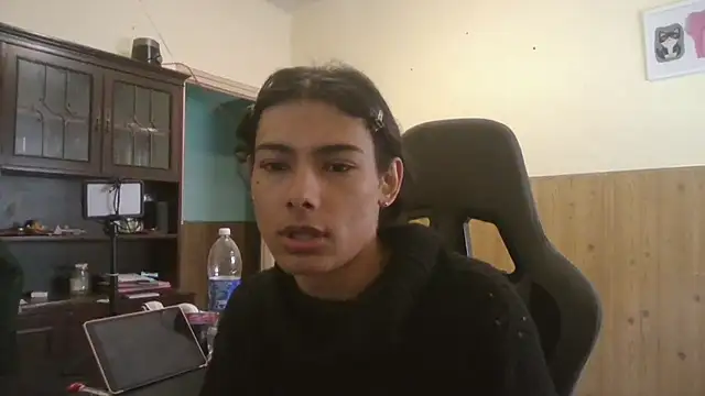 Snapshot of calliemaggotbone chatting on April 18, 2026, 1:26 pm calliemaggotbone online show from April 18, 2026, 1:26 pm