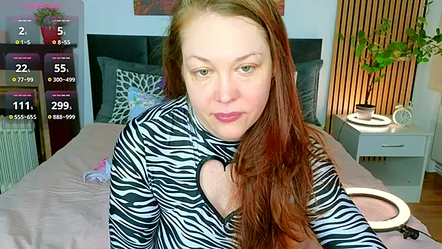 CutieGinger online show from November 30, 2025, 3:27 pm