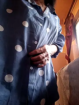 Lovely Lori online show from December 1, 2025, 5:01 am