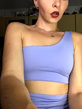 Snapshot of Kristina03 chatting on October 9, 2025, 8:40 pm Kristina03 online show from October 9, 2025, 8:40 pm