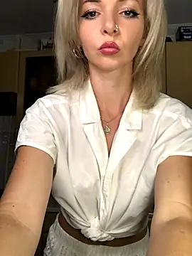 Snapshot of Kristina03 chatting on October 21, 2025, 8:42 pm Kristina03 online show from October 21, 2025, 8:42 pm