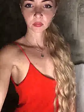 Snapshot of Kristina03 chatting on November 2, 2025, 8:33 pm Kristina03 online show from November 2, 2025, 8:33 pm