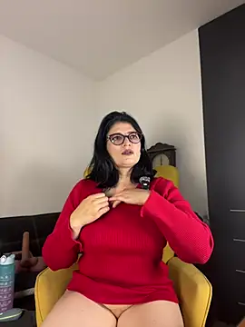 adriana71 online show from June 30, 2026, 4:02 am