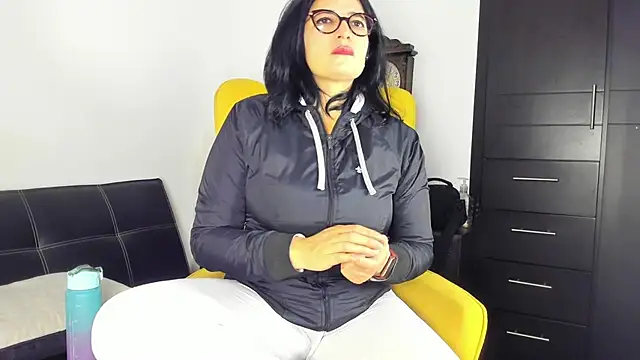 adriana71 online show from July 6, 2026, 2:08 am