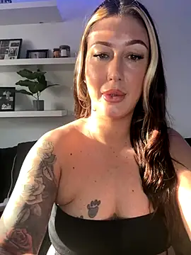 Snapshot of MissyLeeX chatting on October 5, 2025, 8:45 am MissyLeeX online show from October 5, 2025, 8:45 am