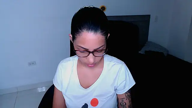 diana  34 online show from May 13, 2026, 11:33 pm