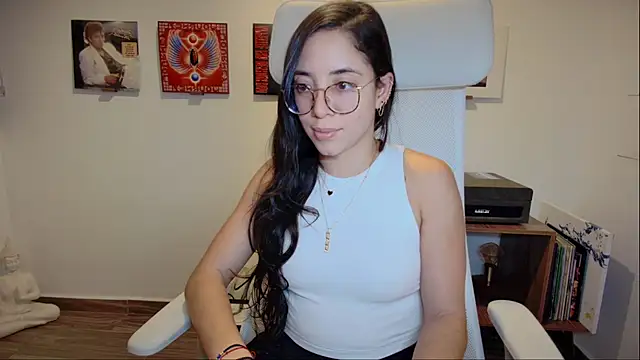 adriana  sosa  online show from December 3, 2025, 11:58 pm