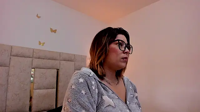 Snapshot of PauletteJ chatting on December 27, 2024, 11:50 am PauletteJ online show from December 27, 2024, 11:50 am