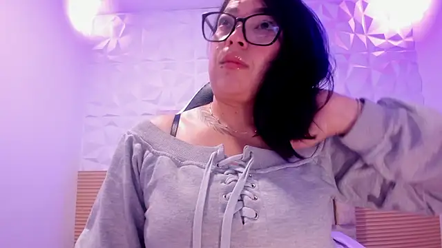 PauletteJ online show from June 9, 2026, 11:44 am