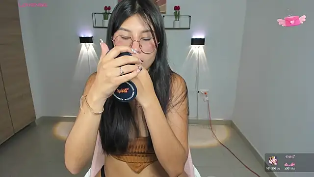 emily villamil online show from October 20, 2025, 9:04 pm