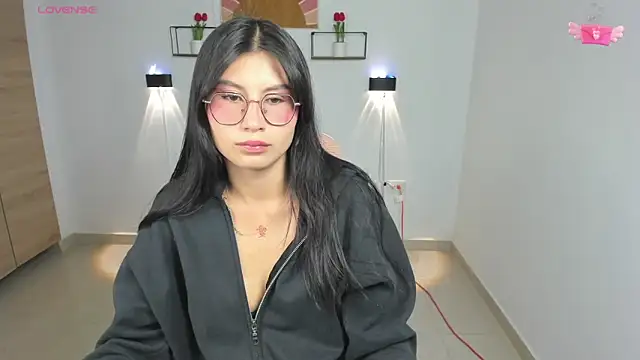 emily villamil online show from November 24, 2025, 8:41 pm