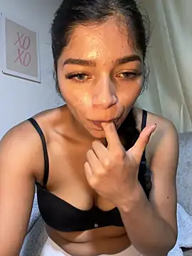 AgathaGeorgiou online show from April 28, 2026, 10:37 pm