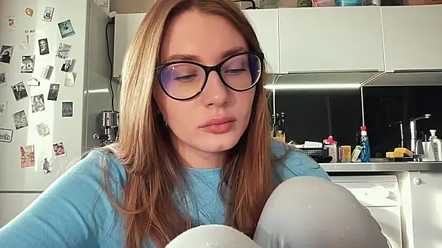  emilia xxx online show from February 18, 2025, 4:48 am