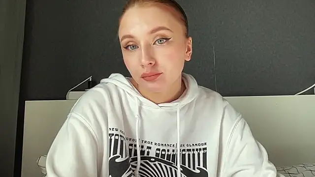  emilia xxx online show from September 12, 2025, 4:01 am