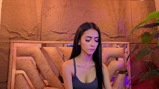 Coralinnee  online show from July 6, 2026, 8:11 pm