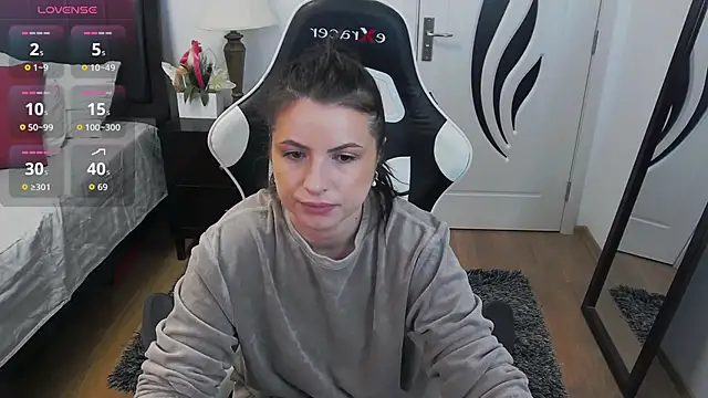 AmyPure  online show from April 22, 2026, 4:48 am