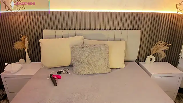 SHANONCLARK online show from October 11, 2025, 6:06 pm