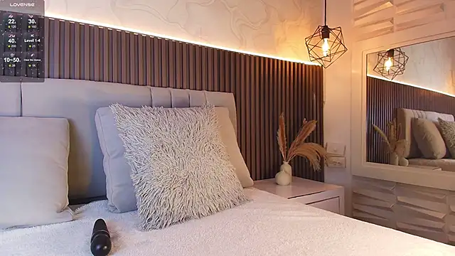 SHANONCLARK online show from December 16, 2025, 7:08 pm