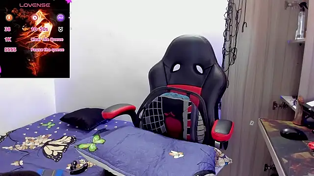 Snapshot of Aron_Baylor chatting on October 19, 2025, 6:47 am Aron Baylor online show from October 19, 2025, 6:47 am