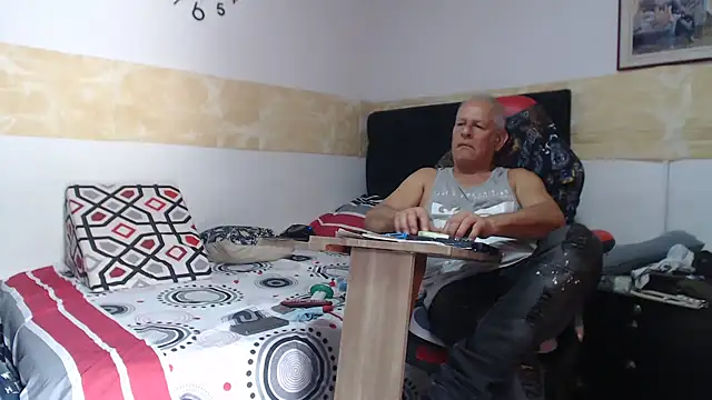 VALENTINO1983  online show from September 17, 2025, 4:30 pm