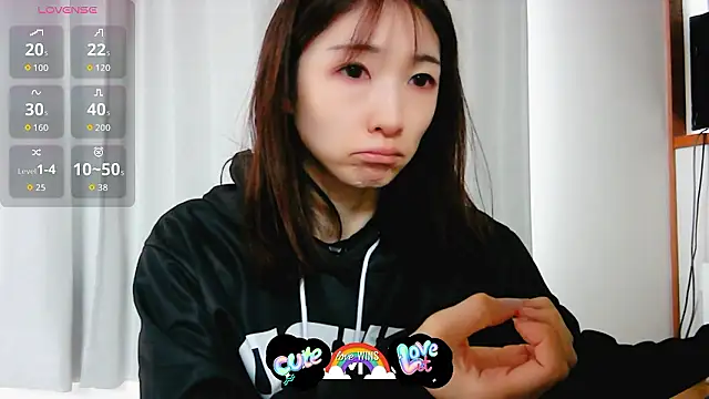 Love me Eri  online show from November 10, 2025, 1:04 am