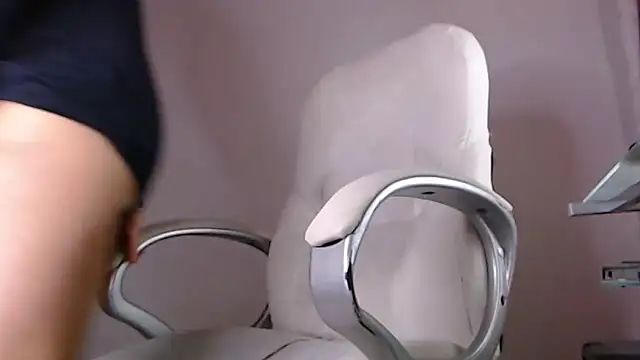 taylor cruz online show from October 19, 2025, 12:33 am