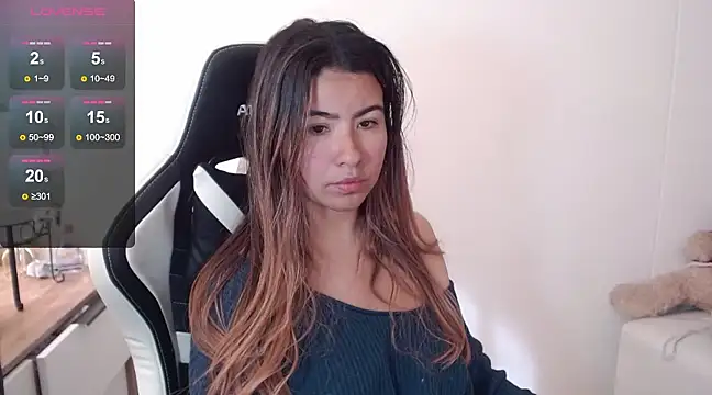 Snapshot of alice_middlee chatting on January 22, 2025, 8:17 pm alice middlee online show from January 22, 2025, 8:17 pm