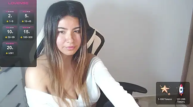 Snapshot of alice_middlee chatting on February 5, 2025, 8:14 pm alice middlee online show from February 5, 2025, 8:14 pm