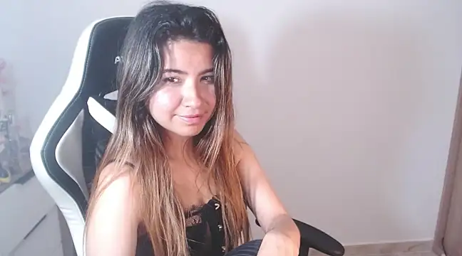 Snapshot of alice_middlee chatting on February 6, 2025, 9:38 pm alice middlee online show from February 6, 2025, 9:38 pm