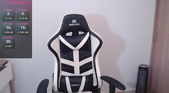 Snapshot of alice_middlee chatting on February 26, 2025, 9:05 pm alice middlee online show from February 26, 2025, 9:05 pm