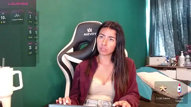 Snapshot of alice_middlee chatting on February 24, 2026, 5:00 pm alice middlee online show from February 24, 2026, 5:00 pm