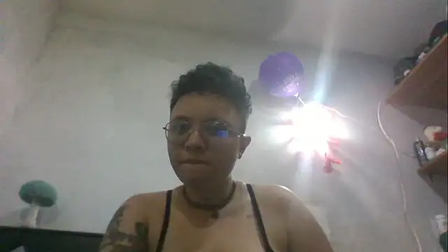 Snapshot of EdenJupiter chatting on April 9, 2026, 5:18 am EdenJupiter online show from April 9, 2026, 5:18 am