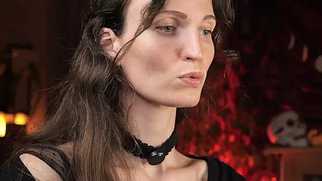 yulladao online show from October 28, 2025, 6:10 pm