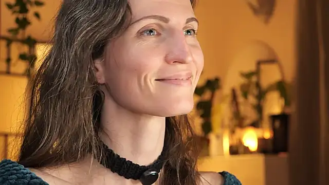 yulladao online show from November 8, 2025, 6:18 pm