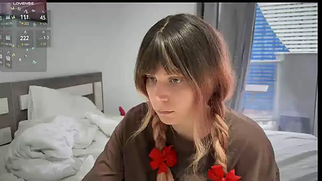 Snapshot of ShiroiFubuki chatting on September 18, 2025, 1:46 pm ShiroiFubuki online show from September 18, 2025, 1:46 pm