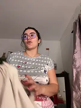 Lia flowers online show from December 30, 2024, 11:49 pm