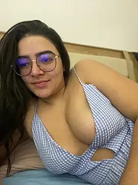 Lia flowers online show from January 1, 2025, 10:00 am