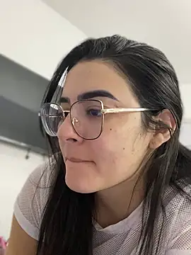 Lia flowers online show from January 2, 2025, 10:33 pm