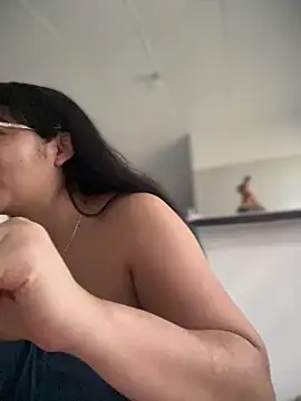 Snapshot of Lia_flowers chatting on October 25, 2025, 10:04 pm Lia flowers online show from October 25, 2025, 10:04 pm