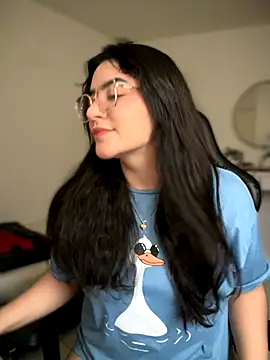 Snapshot of Lia_flowers chatting on October 26, 2025, 8:15 pm Lia flowers online show from October 26, 2025, 8:15 pm