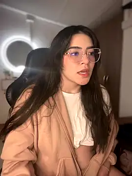 Snapshot of Lia_flowers chatting on October 28, 2025, 12:36 am Lia flowers online show from October 28, 2025, 12:36 am