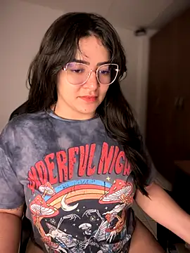 Lia flowers online show from November 3, 2025, 5:09 am