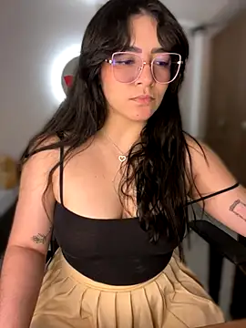 Lia flowers online show from November 27, 2025, 12:24 am