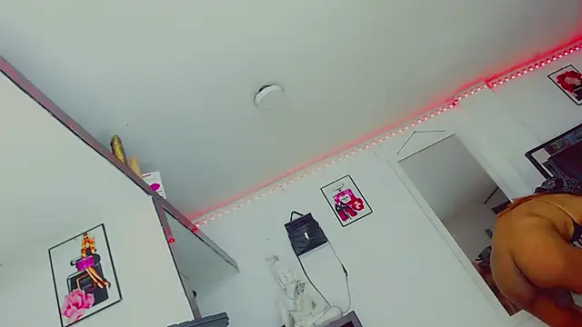 Snapshot of candy_kendall chatting on October 30, 2025, 8:49 am candy kendall online show from October 30, 2025, 8:49 am