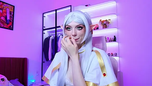 HolliWould  online show from March 18, 2026, 11:19 pm