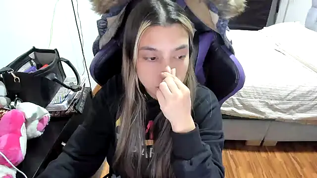 Snapshot of LuisaReyes_2911 chatting on September 9, 2025, 2:00 am LuisaReyes 2911 online show from September 9, 2025, 2:00 am