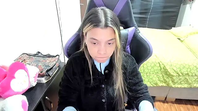 Snapshot of LuisaReyes_2911 chatting on October 18, 2025, 2:14 am LuisaReyes 2911 online show from October 18, 2025, 2:14 am